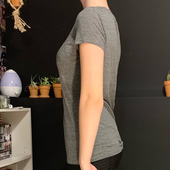 Grey T-shirt/Bench🗿🌪🐺⚪️ - Picture 2 of 2